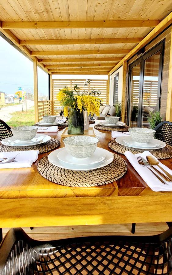 Mobilehome Elena Premium With Pool, Istria บานโจเล ภายนอก รูปภาพ