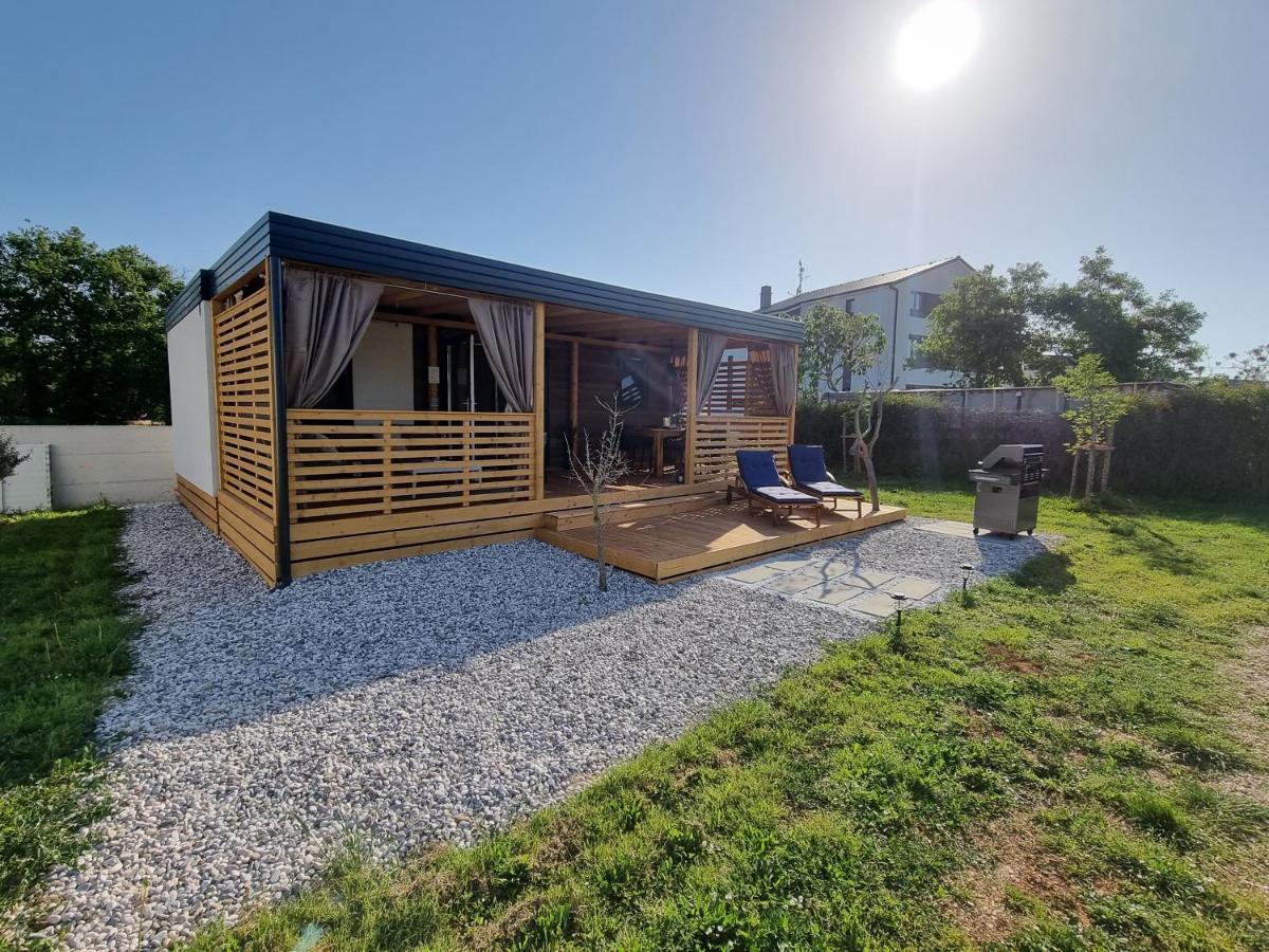 Mobilehome Elena Premium With Pool, Istria บานโจเล ภายนอก รูปภาพ