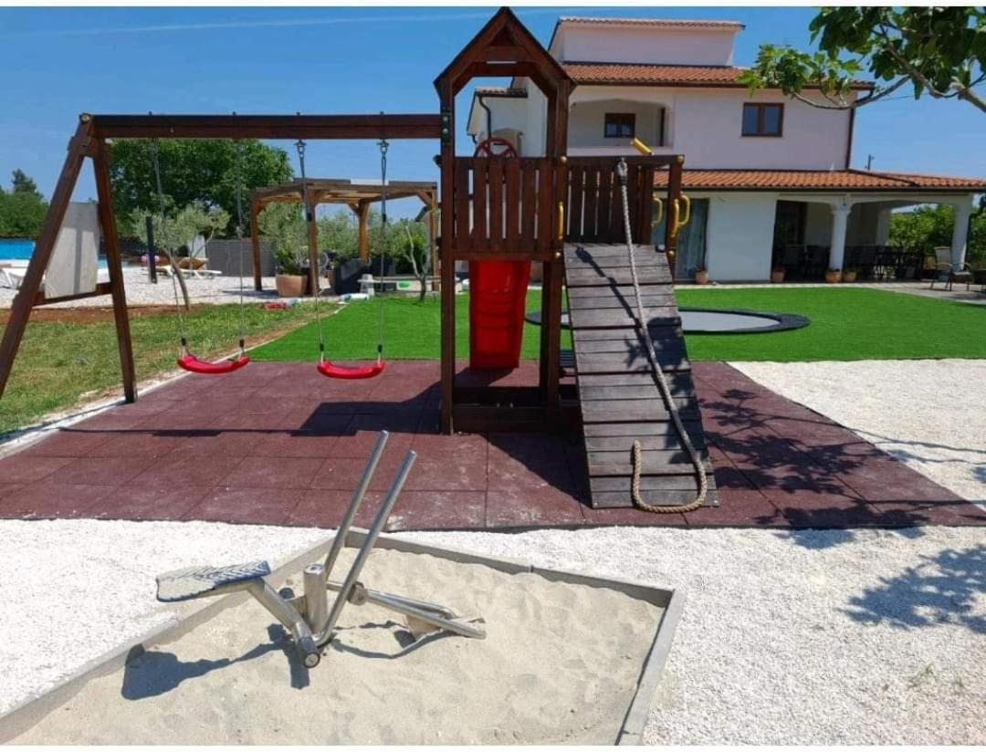 Mobilehome Elena Premium With Pool, Istria บานโจเล ภายนอก รูปภาพ
