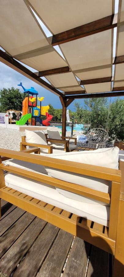 Mobilehome Elena Premium With Pool, Istria บานโจเล ภายนอก รูปภาพ