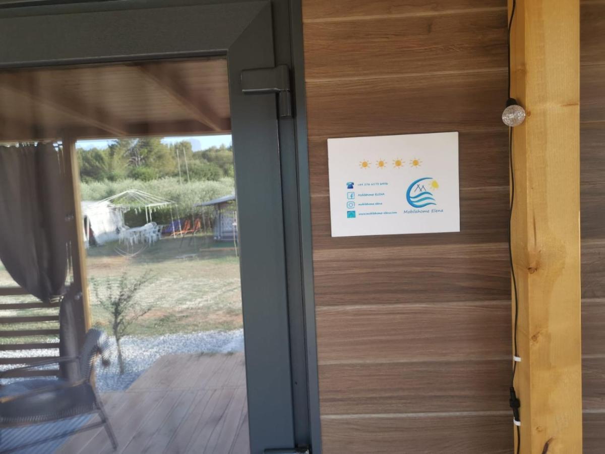 Mobilehome Elena Premium With Pool, Istria บานโจเล ภายนอก รูปภาพ
